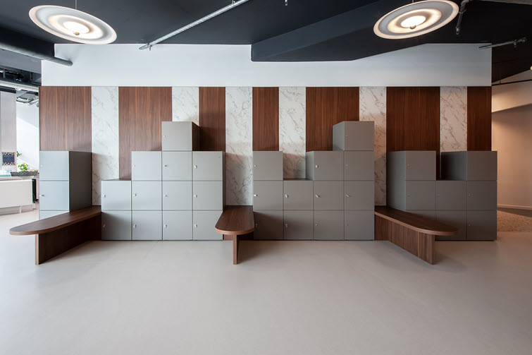 Dynamic locker wall in marble and wood effect from the Unilin Evola collection  